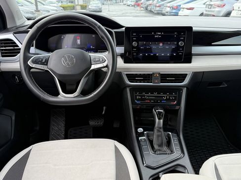 Used 2025 Volkswagen Taos SE image 23