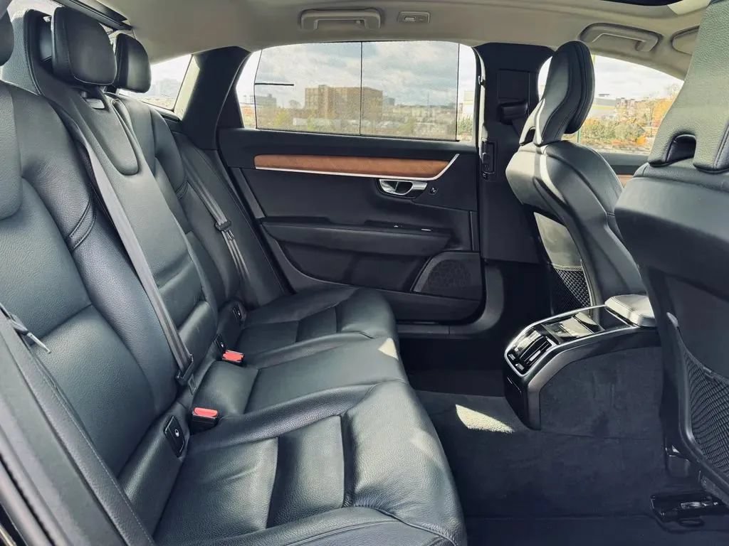 Used 2023 Volvo S90 B6 Plus AWD/4WD image 22