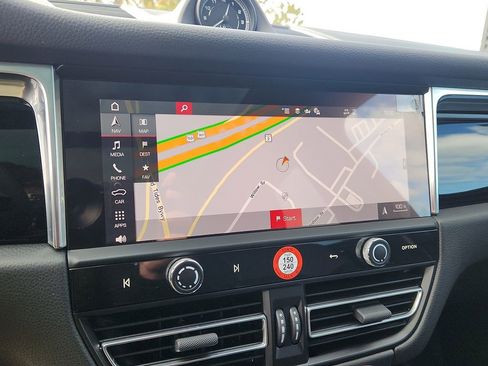 Certified 2025 Porsche Macan image 16