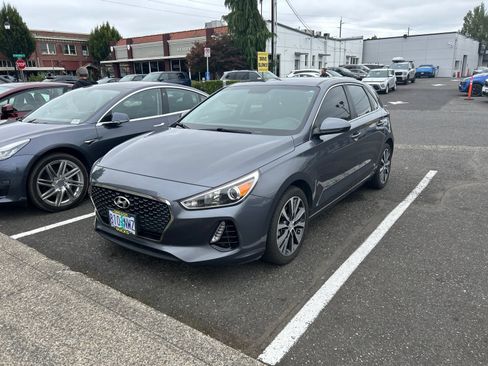 Used 2018 Hyundai Elantra GT FWD image 1