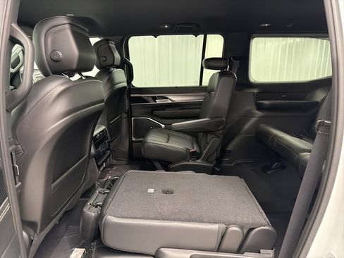 New 2025 Jeep Wagoneer Series II w/ Convenience Group I image 12