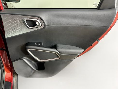 Used 2022 Kia Soul LX image 28