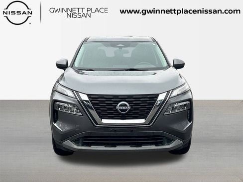 Used 2023 Nissan Rogue SV image 2