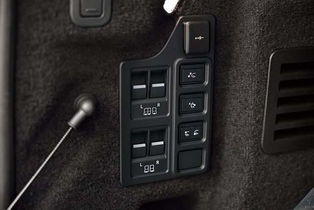 New 2026 Land Rover Discovery Limited Edition AWD/4WD image 41