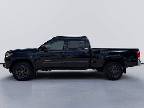 Used 2017 Toyota Tacoma SR5 AWD/4WD image 6