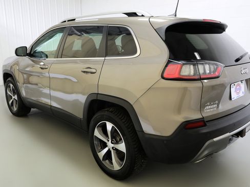 Used 2019 Jeep Cherokee Limited w/ Luxury Group image 23