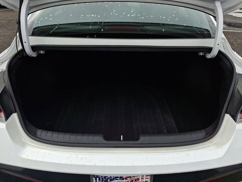 Used 2024 Hyundai Elantra Limited image 18