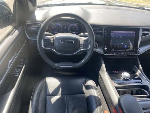 Used 2024 Jeep Wagoneer L Series II image 27