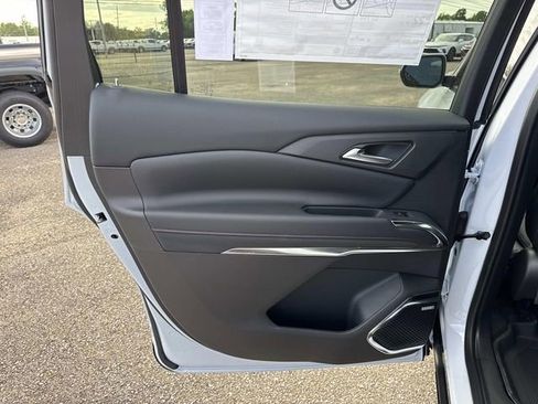 New 2026 Chevrolet Traverse RS w/ LPO, Floor Liner Package FWD image 38