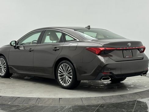 Used 2019 Toyota Avalon XLE image 3