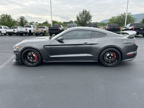 Used 2018 Ford Mustang Shelby GT350R w/ GT350R Equipment Group 920A RWD image 4