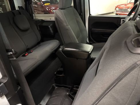 Used 2024 Jeep Wrangler Sport S image 34