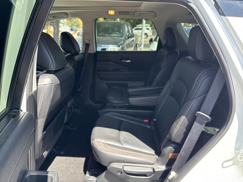 Certified 2024 Nissan Pathfinder SL w/ SL Premium Package AWD/4WD image 19
