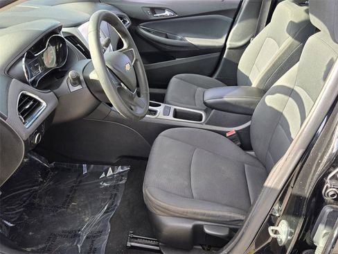 Used 2018 Chevrolet Cruze LS image 11