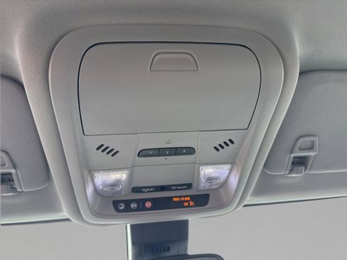 Used 2020 Chevrolet Equinox Premier image 25