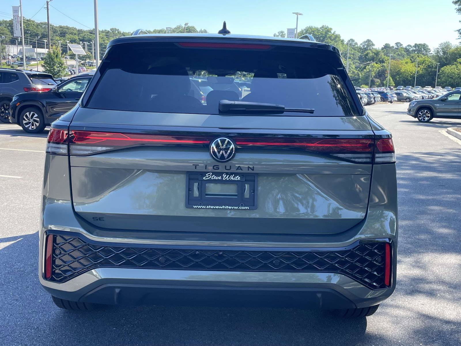 New 2026 Volkswagen Tiguan SE R-Line FWD image 5