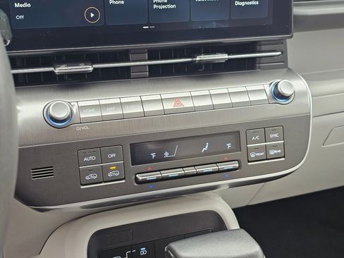 Used 2024 Hyundai Kona SEL FWD image 32