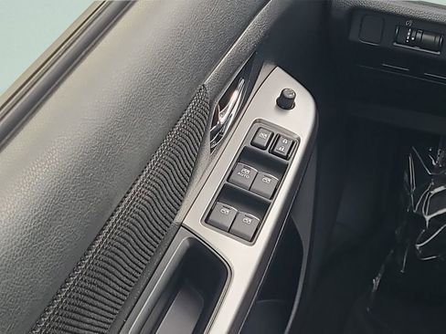 Used 2017 Subaru Crosstrek 2.0i Premium image 25