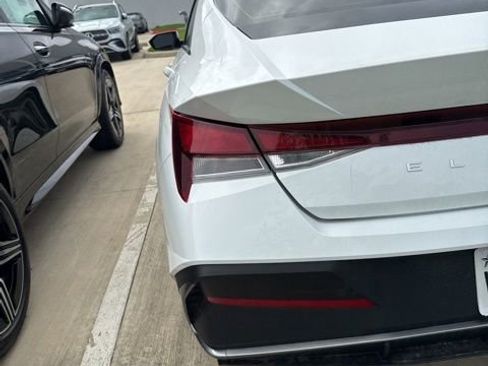 Used 2024 Hyundai Elantra SEL image 4