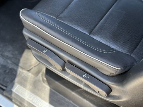 Used 2023 Chevrolet Suburban Premier image 22