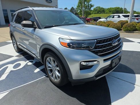 Used 2021 Ford Explorer XLT w/ Equipment Group 202A image 9