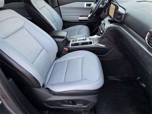 Used 2021 Ford Explorer XLT w/ Equipment Group 202A image 15