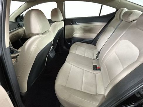 Used 2017 Hyundai Elantra SE FWD image 26
