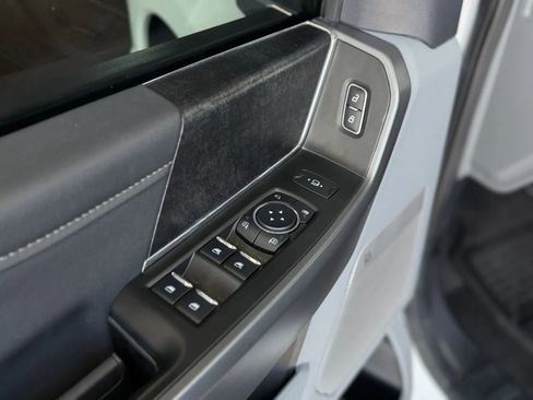 Used 2025 Ford F250 XLT w/ Black Appearance Package image 23