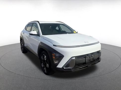 Used 2025 Hyundai Kona SEL FWD image 3