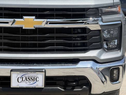 Used 2025 Chevrolet Silverado 2500 LT w/ Convenience Package AWD/4WD image 8