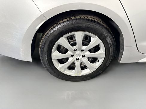 Used 2020 Toyota Corolla LE image 32