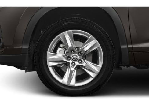 Used 2019 Toyota Highlander Limited FWD image 11