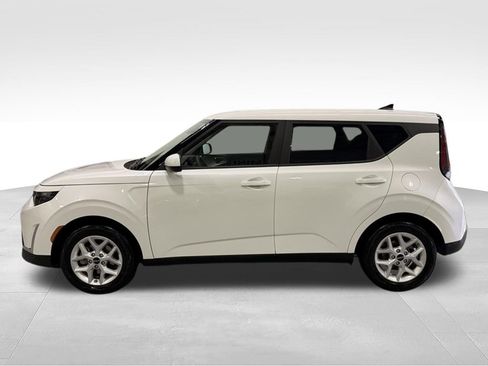 Used 2025 Kia Soul LX w/ LX Technology Package FWD image 2