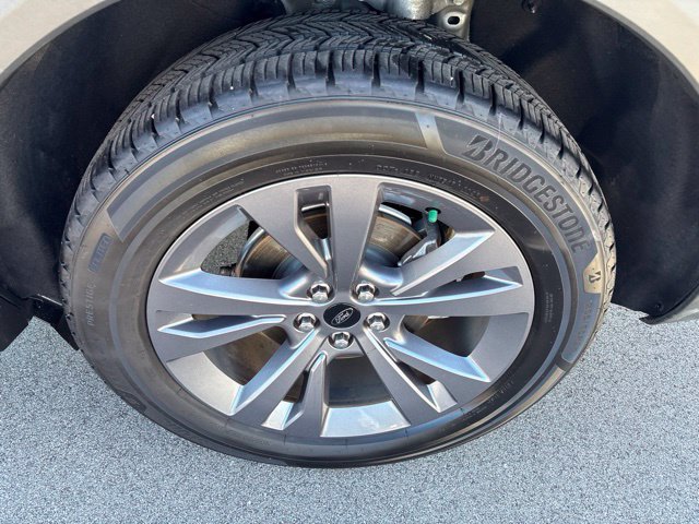 Used 2022 Ford Explorer XLT w/ Equipment Group 202A AWD/4WD image 10