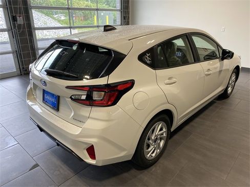 Used 2025 Subaru Impreza 2.0i image 6