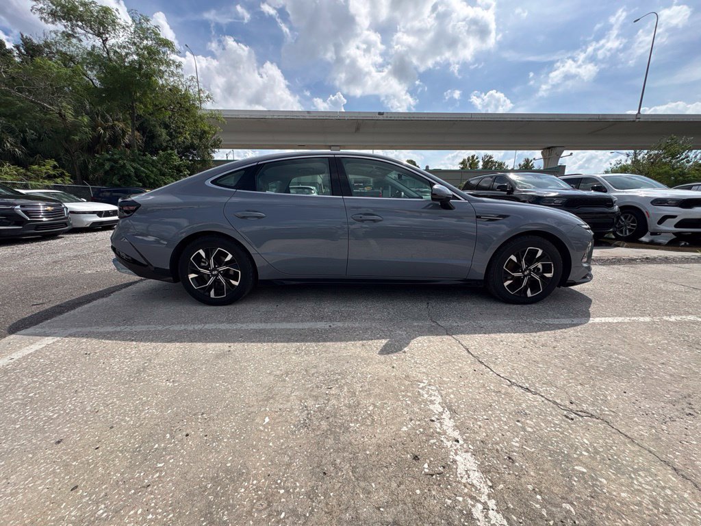 Used 2025 Hyundai Sonata SEL FWD image 2