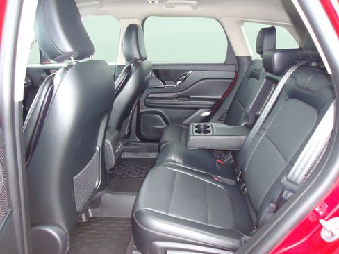 Used 2025 Lincoln Corsair AWD w/ Equipment Group 101A image 13