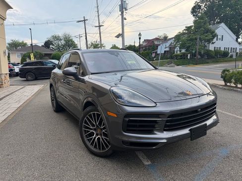 Used 2022 Porsche Cayenne S Platinum AWD/4WD image 1