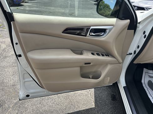 Used 2016 Nissan Pathfinder Platinum AWD/4WD image 10