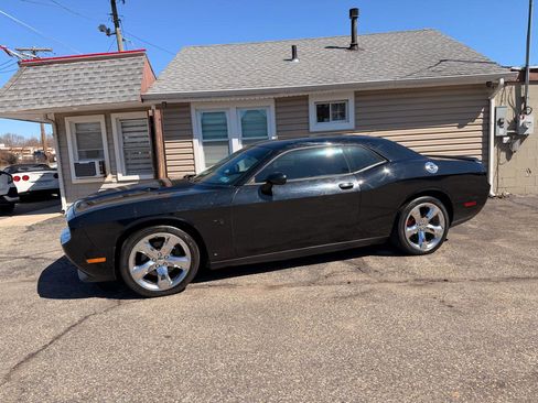Used 2014 Dodge Challenger SXT w/ Super Sport Group (SS/T) image 3