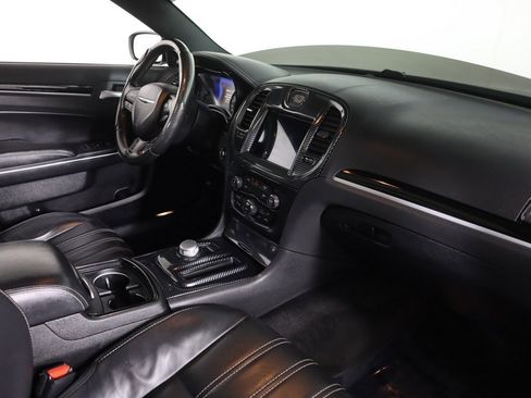 Used 2018 Chrysler 300 S image 27