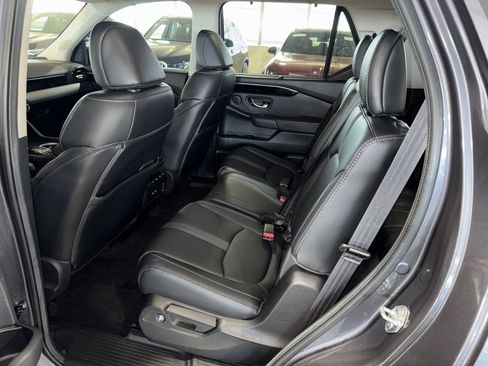 Used 2024 Honda Pilot Touring image 16