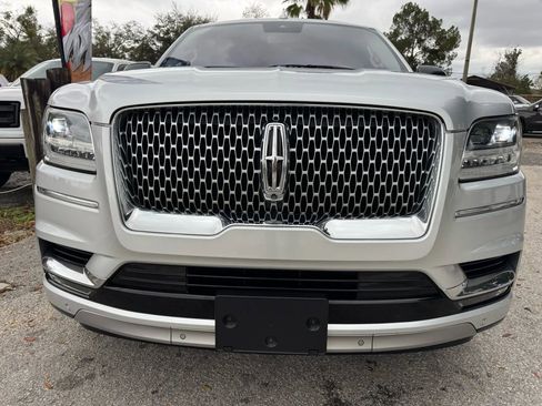 Used 2018 Lincoln Navigator Select w/ Technology Package image 2