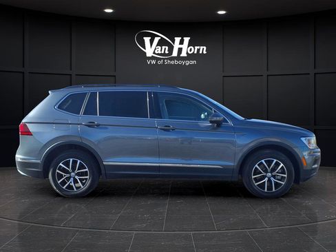 Used 2021 Volkswagen Tiguan SE w/ Panoramic Sunroof Package image 46