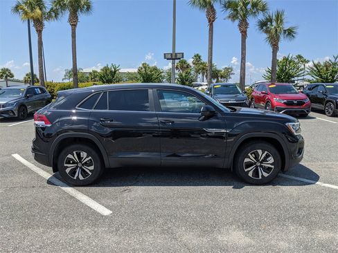 New 2025 Volkswagen Atlas Cross Sport SE image 3