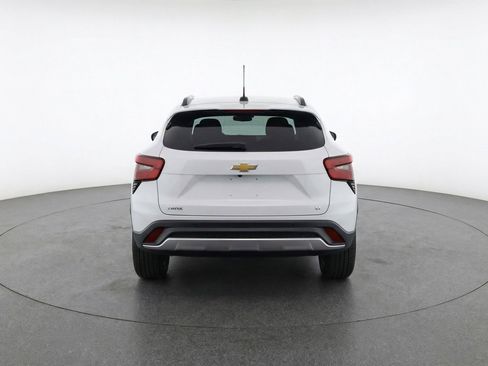 Used 2025 Chevrolet Trax LT FWD image 7