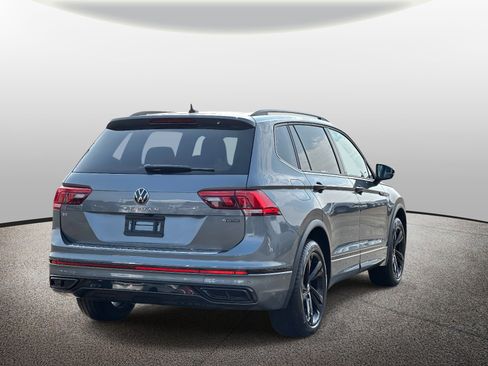 Used 2023 Volkswagen Tiguan SE R-Line image 5