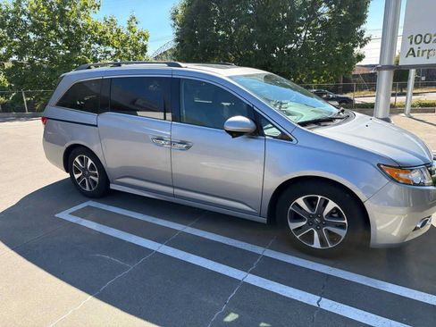 Used 2016 Honda Odyssey Touring image 3