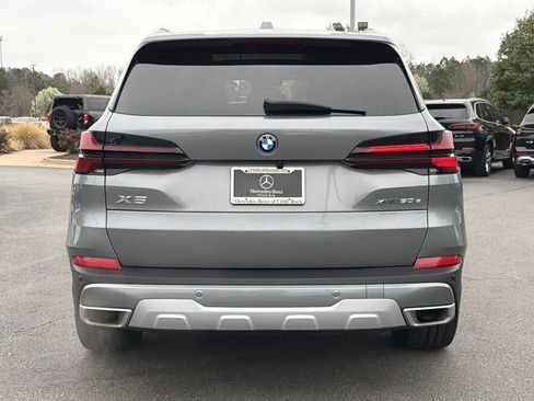 Used 2025 BMW X5 xDrive50e image 4