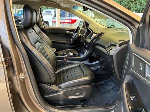 Used 2019 Ford Edge SEL w/ Equipment Group 201A AWD/4WD image 16